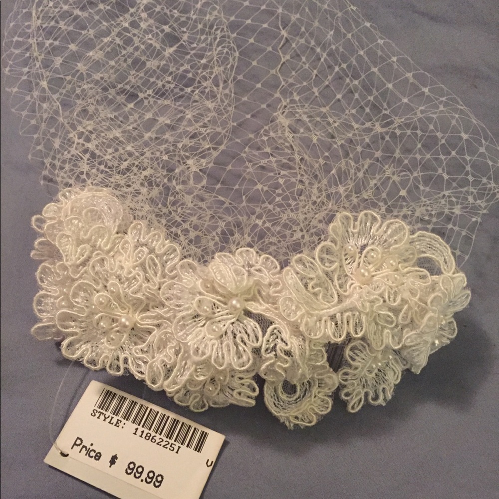 Side bridal birdcage veil. Brand new .Ivory color